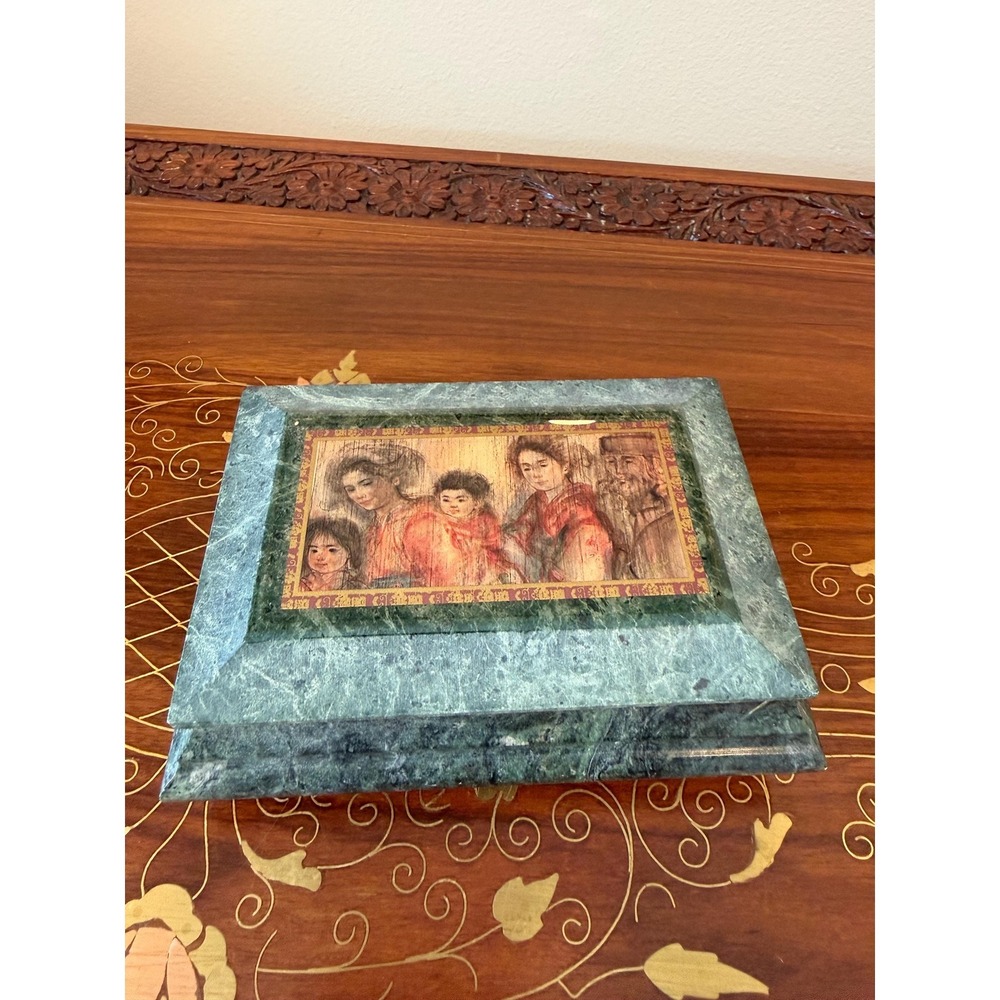 Vintage Edna Hibel Marble Jewelry Box - Signed Green Stone Trinket Box - Picture 3 of 15